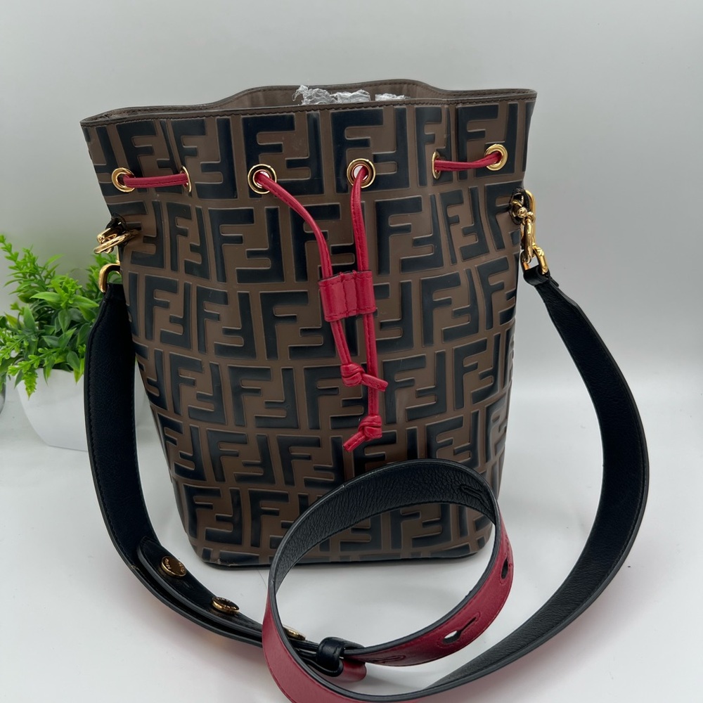 Fendi FF zucca Monogram Bucket Bag with Red Trim❤️